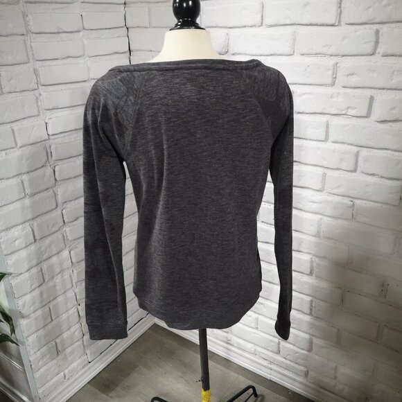 Under Armour All Season Gear Ladies Size Medium Dark Grey Fitted Sweat Top - Picture 2 of 9